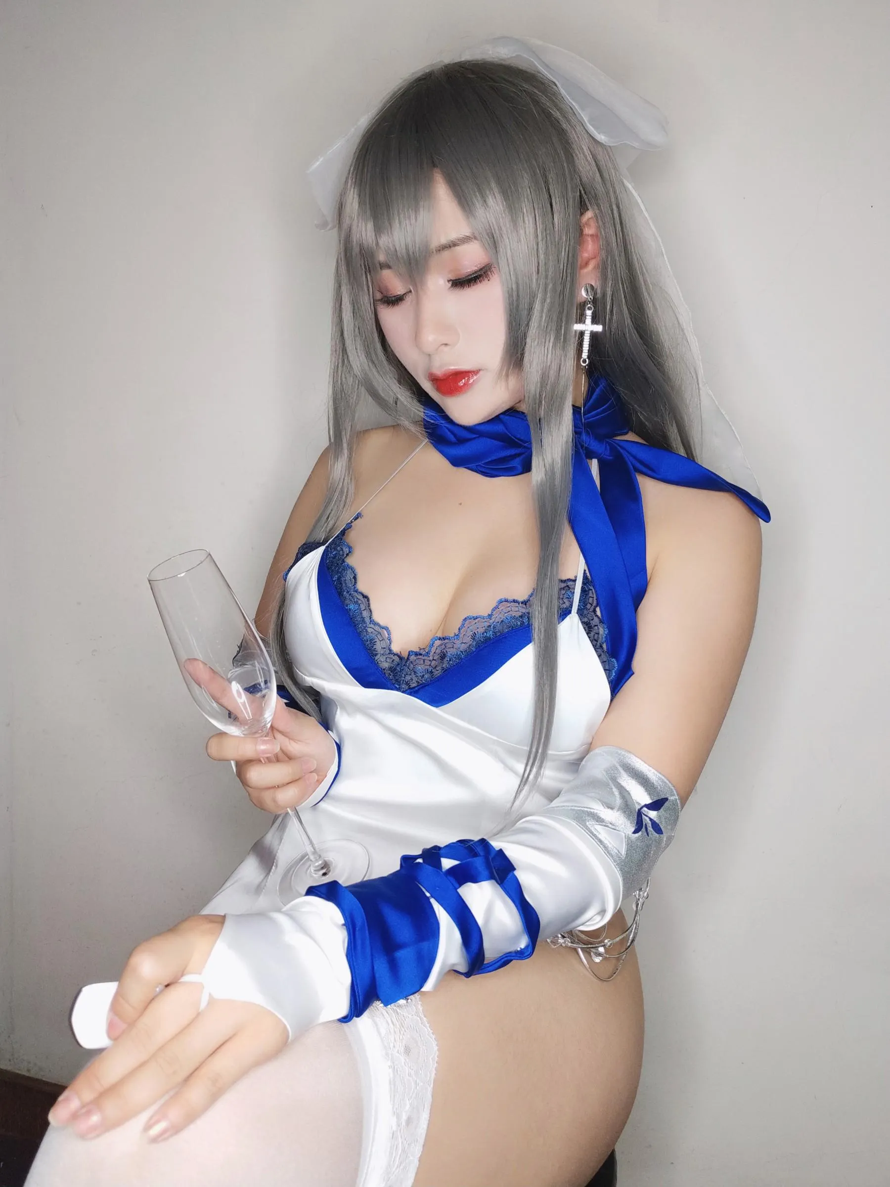 柘烟Zuken – NO.09 路易九世礼服自拍 [39P]插图6